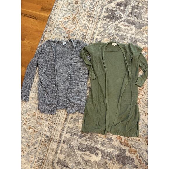 Lot Of 19 Pieces Of Women’s Clothing (sweaters, Shorts +more) Sized XS - Picture 5 of 7